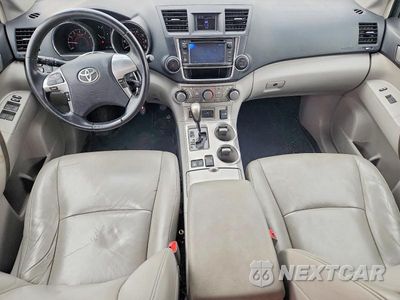 Zdjęcie 8 z 12 samochodu: 2013 TOYOTA HIGHLANDER SE VIN:5TDBK3EH8DS212067 - miniatura