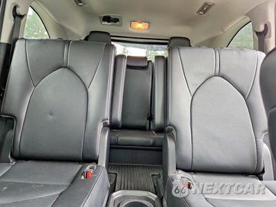 Zdjęcie 10 z 14 samochodu: 2023 TOYOTA HIGHLANDER HYBRID LIMITED VIN:5TDXBRCH9PS119896 - miniatura