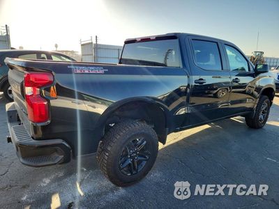 Trzecie zdjęcie samochodu z tyłu: 2026 CHEVROLET SILVERADO K1500 TRAIL BOSS CUSTOM VIN:3GCUKCED1TG363660 - miniatura