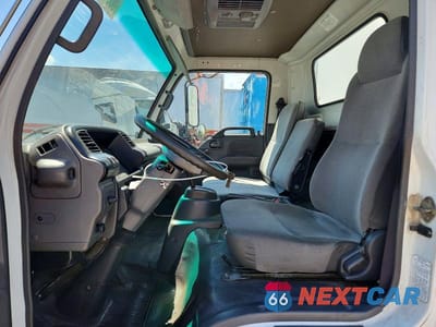 Zdjęcie 7 z 13 samochodu: 2004 ISUZU NPR BOX TRUCK VIN:JALB4B14147001731 - miniatura
