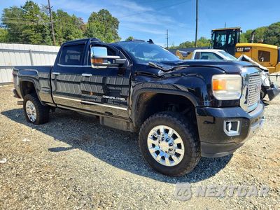 Czwarte zdjęcie samochodu z boku: 2016 GMC SIERRA K2500 DENALI VIN:1GT12UE8XGF138432 - miniatura