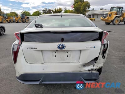 Zdjęcie 6 z 12 samochodu: 2016 TOYOTA PRIUS FOUR TOURING VIN:JTDKARFU8G3006917 - miniatura