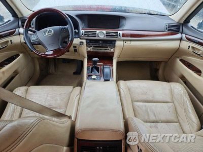 Zdjęcie 8 z 13 samochodu: 2013 LEXUS LS 460 VIN:JTHCL5EF5D5016684 - miniatura