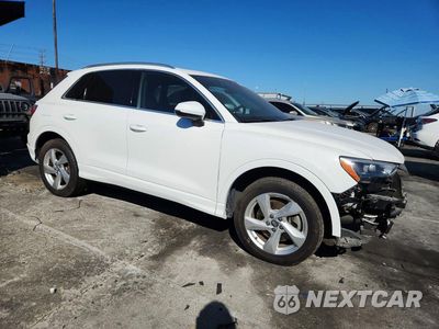 Czwarte zdjęcie samochodu z boku: 2020 AUDI Q3 PREMIUM VIN:WA1AECF3XL1015445 - miniatura