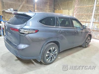 Trzecie zdjęcie samochodu z tyłu: 2021 TOYOTA HIGHLANDER XLE VIN:5TDGZRBH2MS526256 - miniatura
