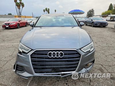 Piąte zdjęcie samochodu w środku: 2018 AUDI A3 PREMIUM VIN:WAUAUGFF2J1041512 - miniatura