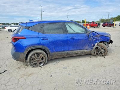 Trzecie zdjęcie samochodu z tyłu: 2023 KIA SELTOS LX VIN:KNDEPCAA5P7453445 - miniatura