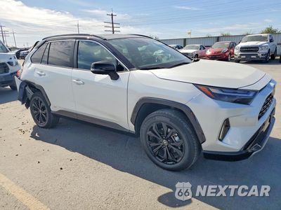 Czwarte zdjęcie samochodu z boku: 2025 TOYOTA RAV4 XSE VIN:4T3E6RFV3SU184781 - miniatura