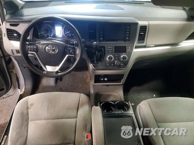 Zdjęcie 8 z 12 samochodu: 2019 TOYOTA SIENNA LE VIN:5TDJZ3DCXKS226515 - miniatura