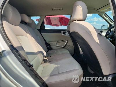 Zdjęcie 10 z 12 samochodu: 2020 KIA SOUL LX VIN:KNDJ23AU1L7090997 - miniatura