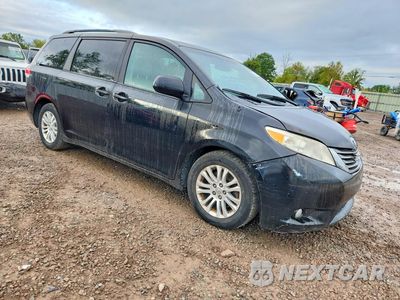 Czwarte zdjęcie samochodu z boku: 2014 TOYOTA SIENNA XLE 8-PASSENGER VIN:5TDYK3DC3ES426269 - miniatura