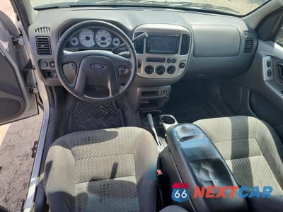 Zdjęcie 8 z 13 samochodu: 2003 FORD ESCAPE XLT VIN:1FMYU931X3KC68607 - miniatura