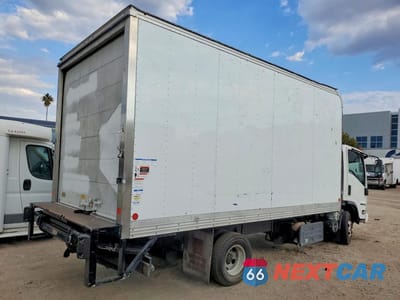 Trzecie zdjęcie samochodu z tyłu: 2018 ISUZU NPR - BOX TRUCK VIN:JALB4W178J7F00123 - miniatura