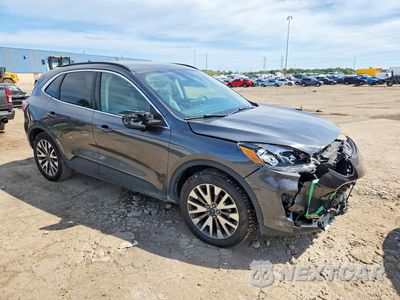 Czwarte zdjęcie samochodu z boku: 2020 FORD ESCAPE TITANIUM VIN:1FMCU9DZ8LUB26839 - miniatura