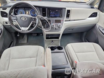 Zdjęcie 8 z 14 samochodu: 2019 TOYOTA SIENNA LE VIN:5TDKZ3DC1KS015756 - miniatura