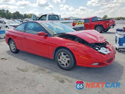 Czwarte zdjęcie samochodu z boku: 2002 SATURN SC2 VIN:1G8ZY12792Z210301 - miniatura