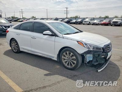Czwarte zdjęcie samochodu z boku: 2017 HYUNDAI SONATA SPORT VIN:5NPE34AF4HH570024 - miniatura