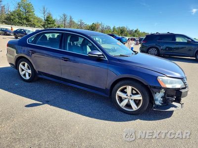 Czwarte zdjęcie samochodu z boku: 2012 VOLKSWAGEN PASSAT SE VIN:1VWBP7A35CC036546 - miniatura