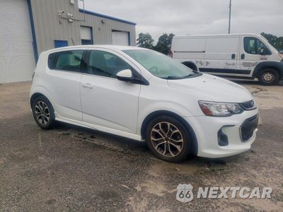 Czwarte zdjęcie samochodu z boku: 2019 CHEVROLET SONIC LT VIN:1G1JD6SB9K4138425 - miniatura