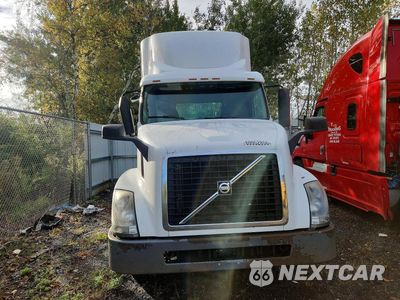 Piąte zdjęcie samochodu w środku: 2016 VOLVO VNL SEMI TRUCK VIN:4V4N39TG2GN965485 - miniatura