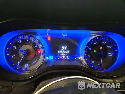 Zdjęcie 9 z 13 samochodu: 2019 CHRYSLER 300 S VIN:2C3CCABG1KH577756 - miniatura