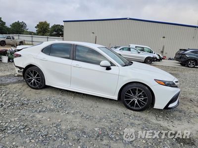 Czwarte zdjęcie samochodu z boku: 2021 TOYOTA CAMRY SE VIN:4T1G11AK2MU605519 - miniatura