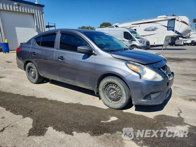 Czwarte zdjęcie samochodu z boku: 2019 NISSAN VERSA S PLUS VIN:3N1CN7AP4KL807360 - miniatura