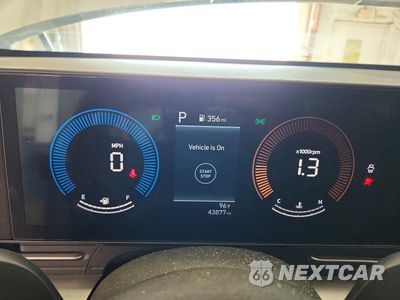 Zdjęcie 9 z 12 samochodu: 2025 HYUNDAI KONA SEL VIN:KM8HBCAB5SU300848 - miniatura