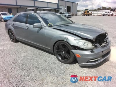 Czwarte zdjęcie samochodu z boku: 2010 MERCEDES-BENZ S 400 VIN:WDDNG9FB7AA346448 - miniatura