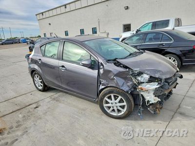 Czwarte zdjęcie samochodu z boku: 2014 TOYOTA PRIUS C THREE VIN:JTDKDTB39E1562101 - miniatura