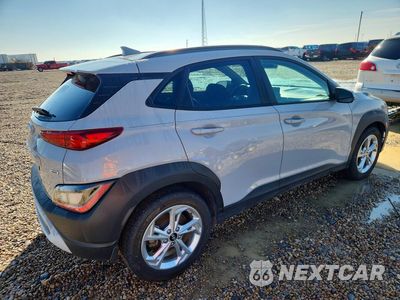 Trzecie zdjęcie samochodu z tyłu: 2022 HYUNDAI KONA SEL VIN:KM8K3CAB4NU900459 - miniatura