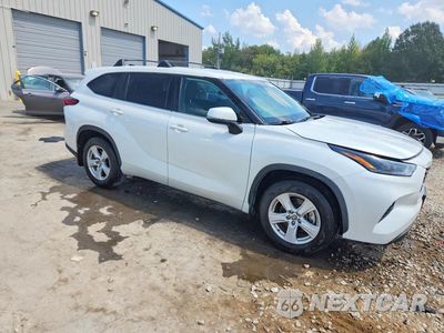 Czwarte zdjęcie samochodu z boku: 2022 TOYOTA HIGHLANDER LE VIN:5TDZZRAH0NS140625 - miniatura