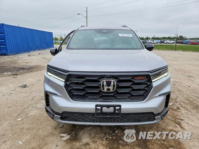Piąte zdjęcie samochodu w środku: 2025 HONDA PILOT TRAILSPORT VIN:5FNYG1H62SB157773 - miniatura