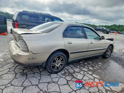 Trzecie zdjęcie samochodu z tyłu: 1995 HONDA ACCORD LX VIN:1HGCD5632SA158094 - miniatura