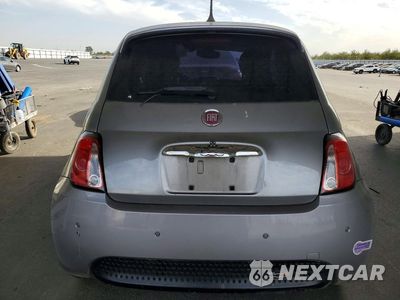 Zdjęcie 6 z 12 samochodu: 2016 FIAT 500 ELECTRIC VIN:3C3CFFGE4GT229525 - miniatura