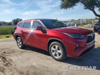 Czwarte zdjęcie samochodu z boku: 2023 TOYOTA HIGHLANDER LE VIN:5TDKDRAHXPS025677 - miniatura