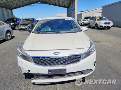 Piąte zdjęcie samochodu w środku: 2018 KIA FORTE S VIN:3KPFL4A71JE284008 - miniatura