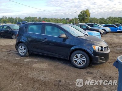 Czwarte zdjęcie samochodu z boku: 2015 CHEVROLET SONIC LT VIN:1G1JC6SH0F4173691 - miniatura
