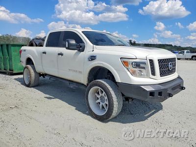 Czwarte zdjęcie samochodu z boku: 2017 NISSAN TITAN XD PRO-4X VIN:1N6BA1F48HN509318 - miniatura