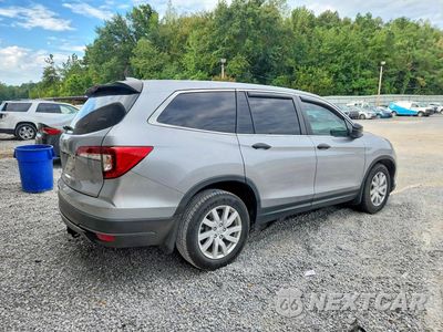 Trzecie zdjęcie samochodu z tyłu: 2020 HONDA PILOT LX VIN:5FNYF5H11LB002874 - miniatura