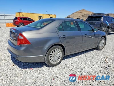 Trzecie zdjęcie samochodu z tyłu: 2011 FORD FUSION HYBRID VIN:3FADP0L35BR110201 - miniatura