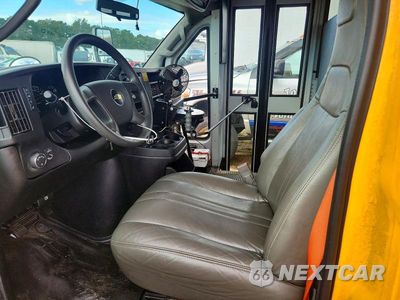 Piąte zdjęcie samochodu w środku: 2018 CHEVROLET EXPRESS SCHOOL BUS VIN:1HA6GUBG3HN005680 - miniatura