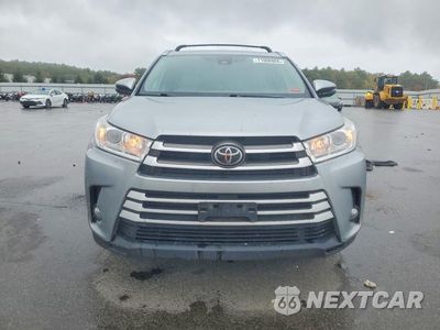 Piąte zdjęcie samochodu w środku: 2018 TOYOTA HIGHLANDER XLE VIN:5TDJZRFHXJS499545 - miniatura