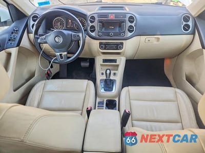 Zdjęcie 8 z 13 samochodu: 2011 VOLKSWAGEN TIGUAN S VIN:WVGBV7AX4BW514136 - miniatura