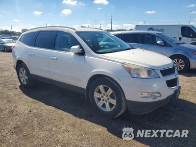 Czwarte zdjęcie samochodu z boku: 2011 CHEVROLET TRAVERSE LS VIN:1GNKVGED0BJ141881 - miniatura