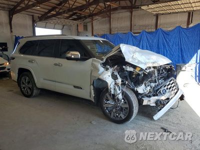 Czwarte zdjęcie samochodu z boku: 2024 TOYOTA SEQUOIA CAPSTONE VIN:7SVAAABA9RX022702 - miniatura