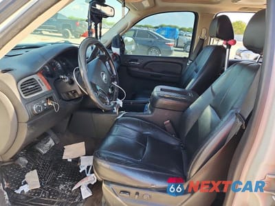 Zdjęcie 7 z 13 samochodu: 2008 CHEVROLET SUBURBAN C1500 LS VIN:1GNFC16008J204471 - miniatura