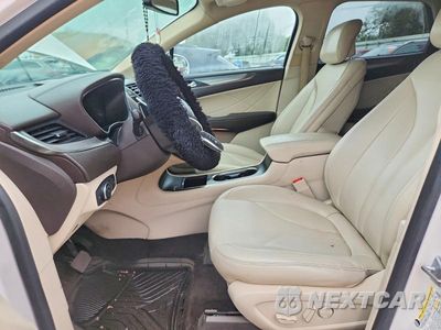 Zdjęcie 7 z 13 samochodu: 2018 LINCOLN MKC PREMIERE VIN:5LMCJ1D95JUL22757 - miniatura