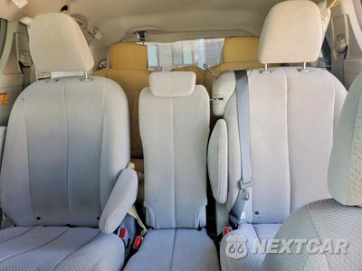 Zdjęcie 10 z 13 samochodu: 2013 TOYOTA SIENNA LE VIN:5TDKK3DC1DS348742 - miniatura