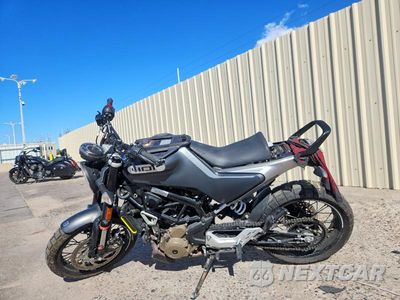 Trzecie zdjęcie samochodu z tyłu: 2021 HUSQVARNA VITPILEN 401/SVARTPILEN 401 VIN:MD2JUJ407MC201241 - miniatura